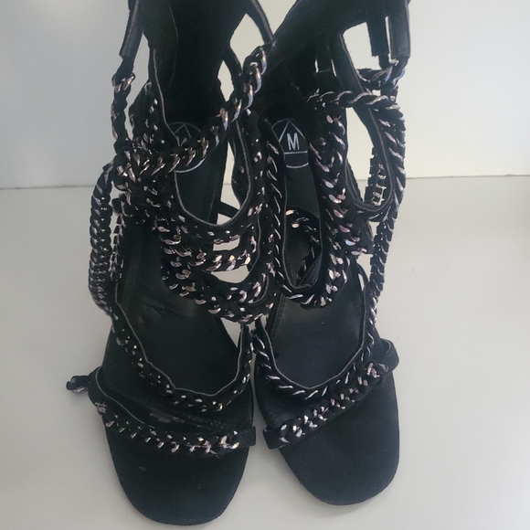 SHOES - Picture 4 of 11